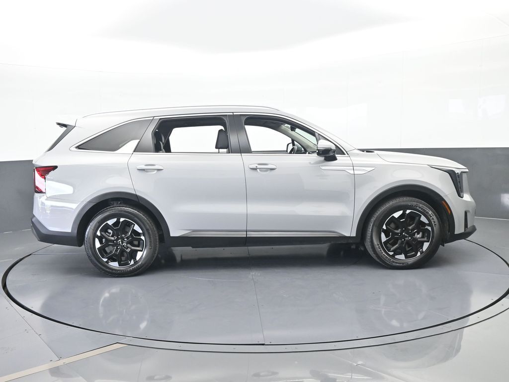 Used 2025 Wolf Gray Kia S image 7