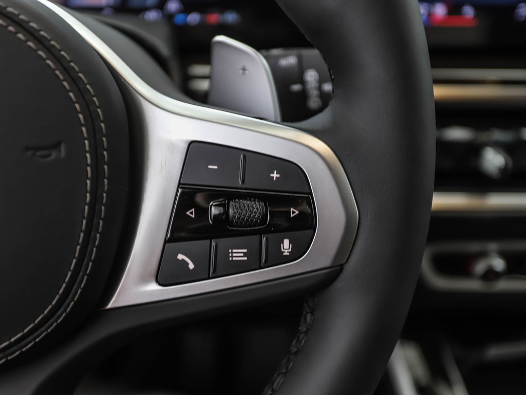 Thumbnail: 2026 BMW X7 - 13