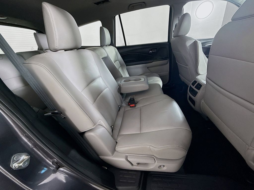 Thumbnail: 2017 Honda Pilot - 26