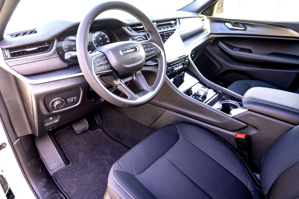 New Car 2025 Jeep Grand Cherokee  Laredo X For Sale Under $40,000 In Taylor, Texas
