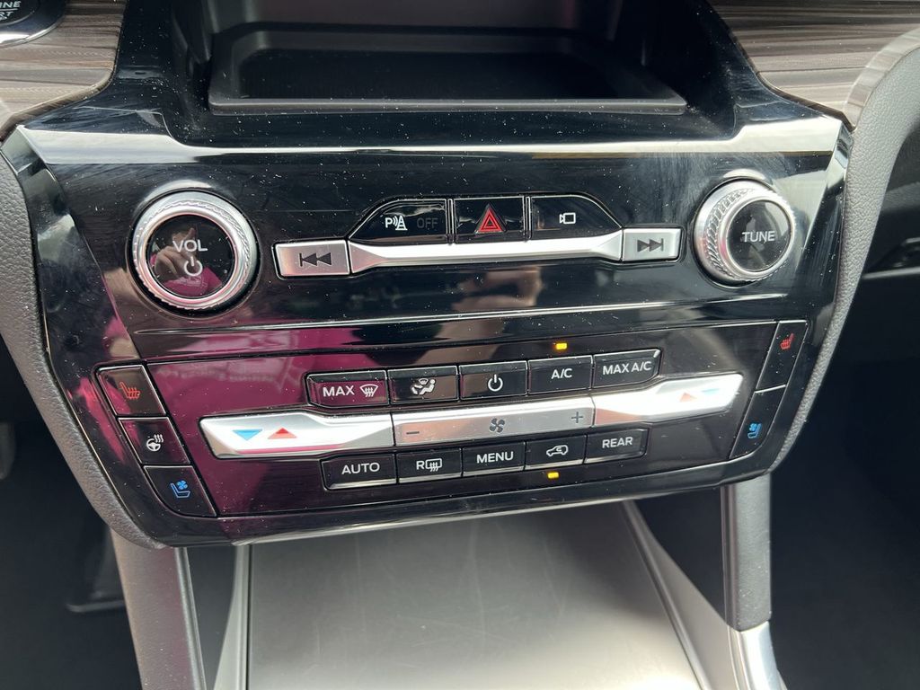 2023 Ford Explorer Limited photo