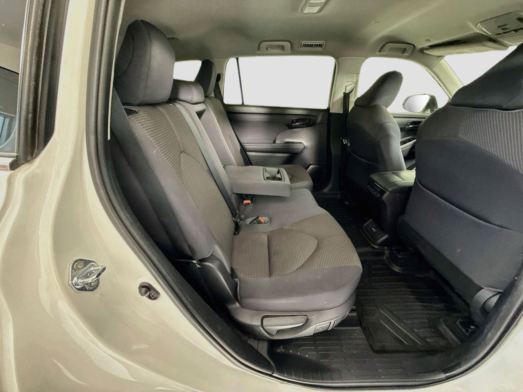 Thumbnail: 2021 Toyota Highlander - 22