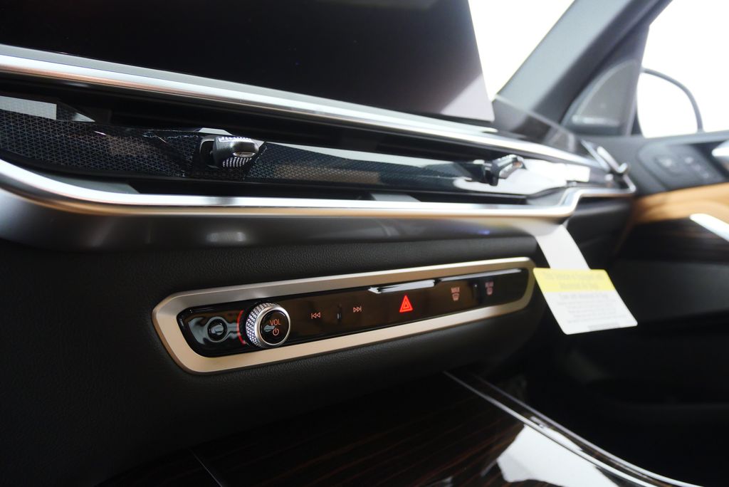 Thumbnail: 2026 BMW X5 - 21
