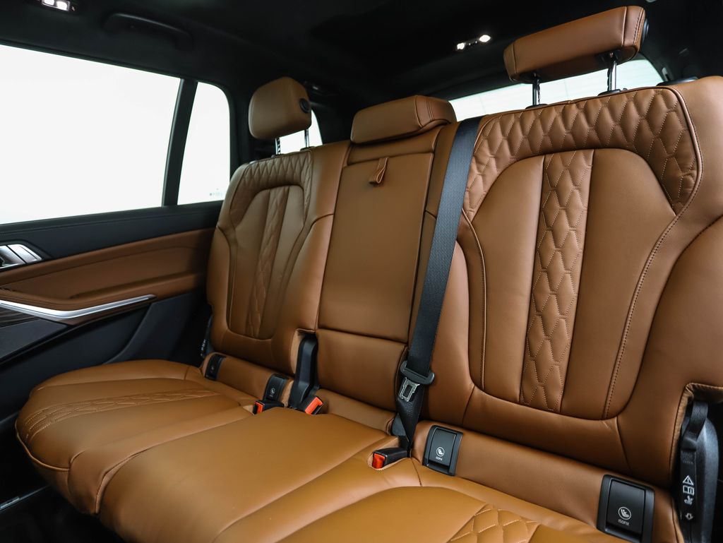 Thumbnail: 2026 BMW X7 - 23