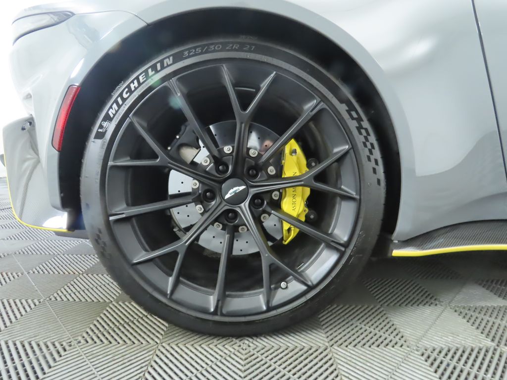 Thumbnail: 2025 Aston Martin Vantage - 28