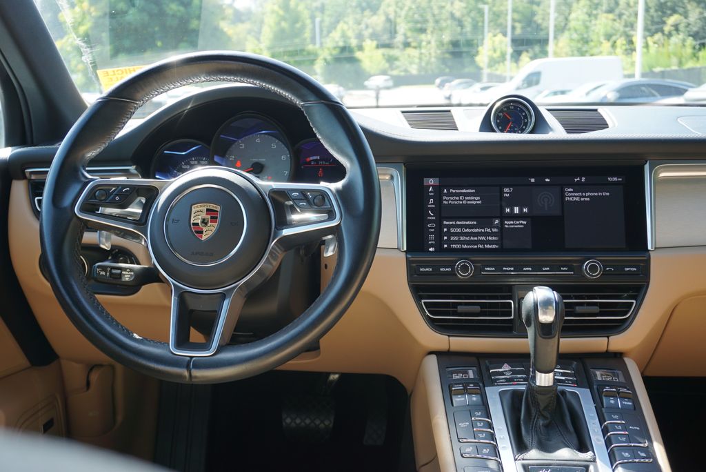Thumbnail: 2021 Porsche Macan - 31