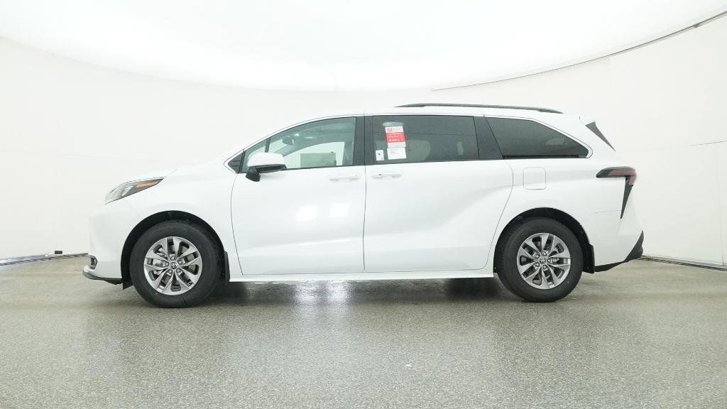 Thumbnail: 2025 Toyota Sienna - 26