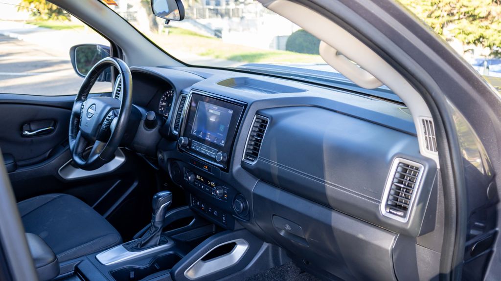 Used 2023 Nissan Frontier SV 4D Crew Cab