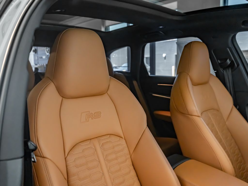 Used 2024  Audi 4.0T image 32