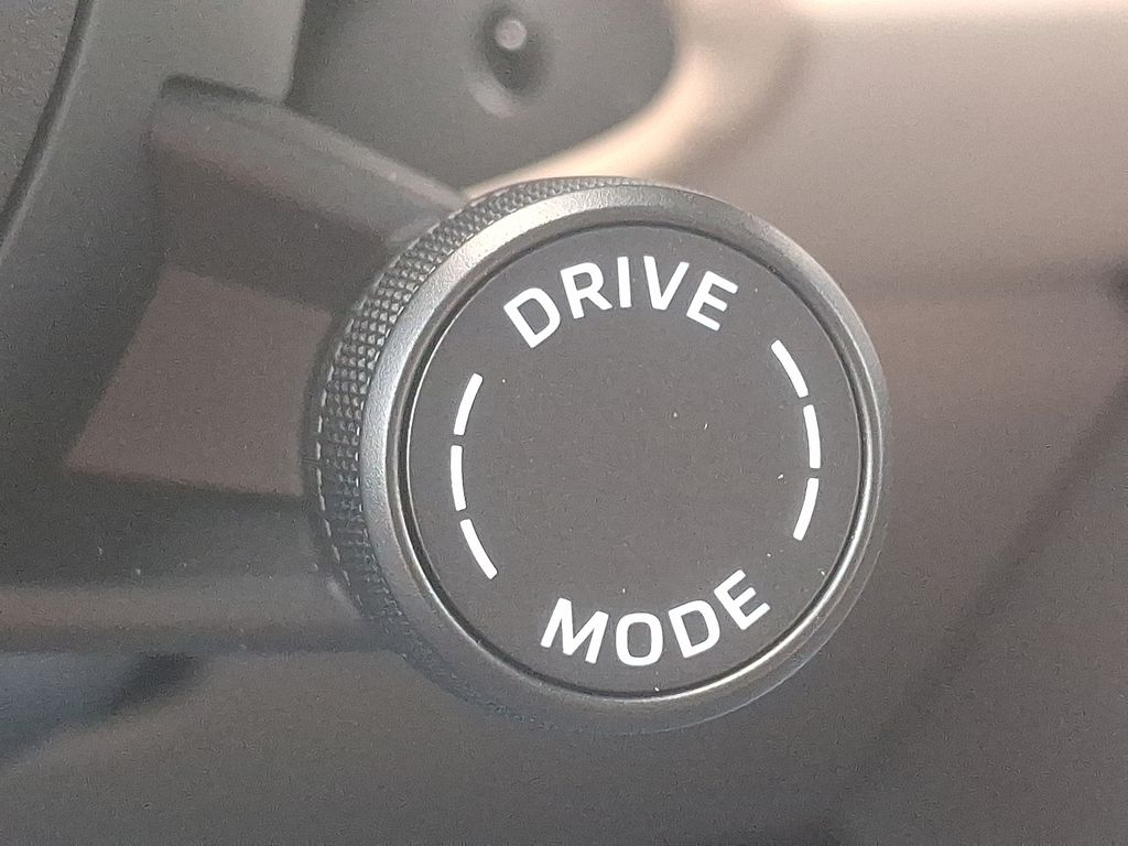 Thumbnail: 2026 Porsche Macan - 23