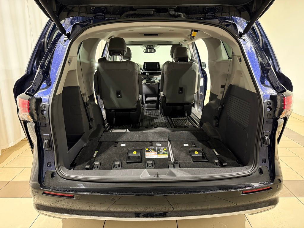 Thumbnail: 2024 Toyota Sienna - 11