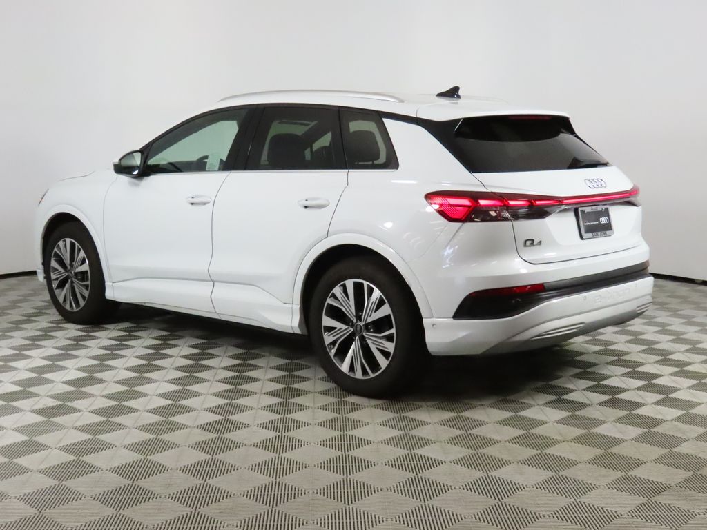 Thumbnail: 2023 Audi Q4 e-tron - 3