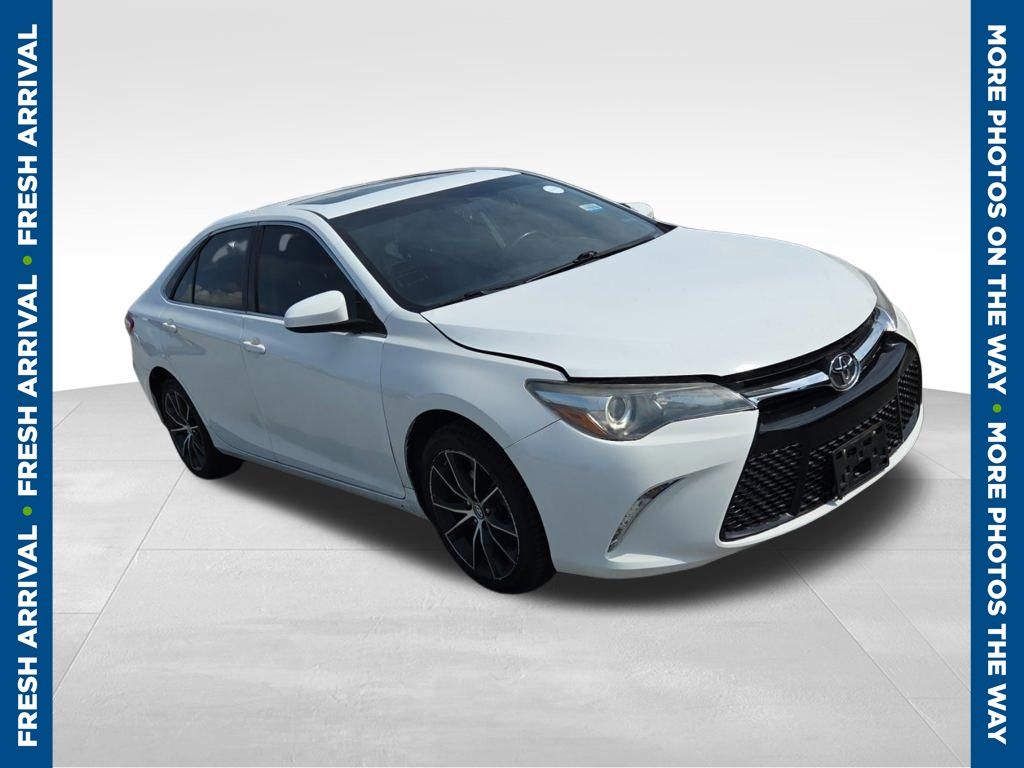Super White 2017 Toyota Camry Sedan Front-Wheel Drive 6-Speed Automatic