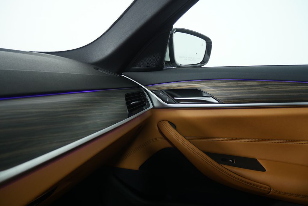 Thumbnail: 2023 BMW 5 Series - 26