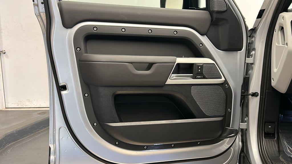 2024 Land Rover Defender 110 11