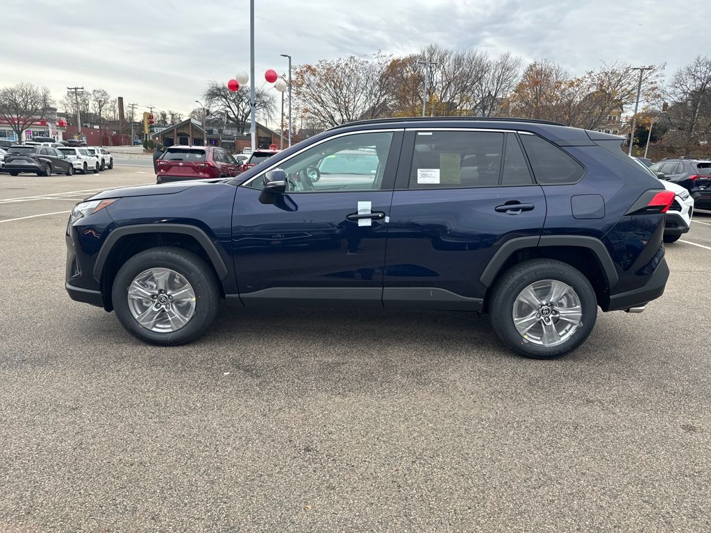 2025 Toyota RAV4 XLE photo 3