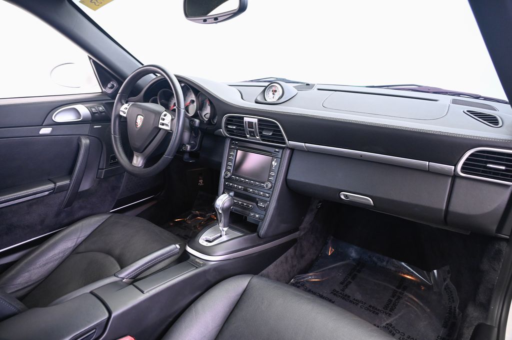 Thumbnail: 2009 Porsche 911 - 18