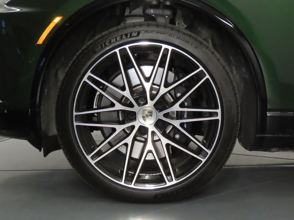 Thumbnail: 2024 Porsche Macan - 11