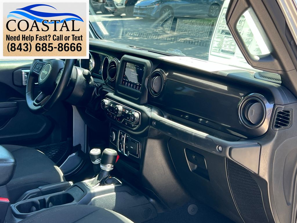 2022 Jeep Gladiator Altitude Silver at Bob King Buick GMC