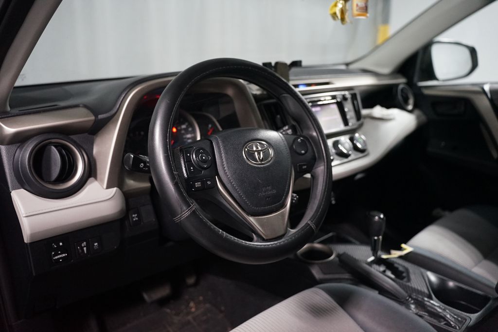 Thumbnail: 2013 Toyota RAV4 - 6