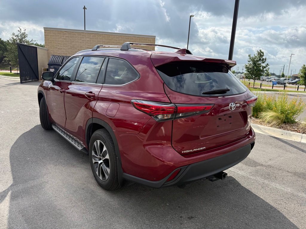 Thumbnail: 2023 Toyota Highlander - 6