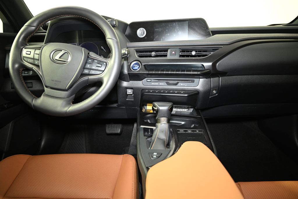 Thumbnail: 2021 Lexus UX - 18