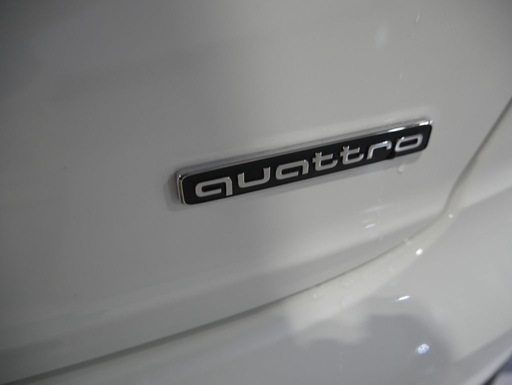 Thumbnail: 2026 Audi Q8 - 10