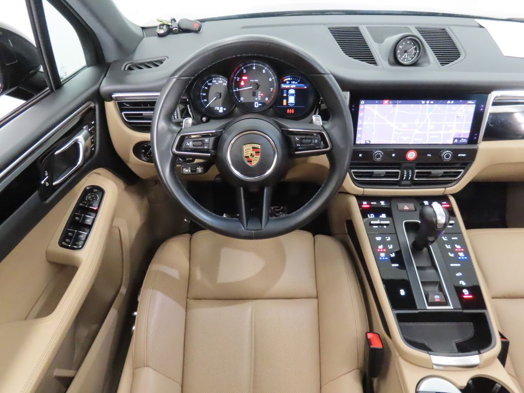 Thumbnail: 2024 Porsche Macan - 16