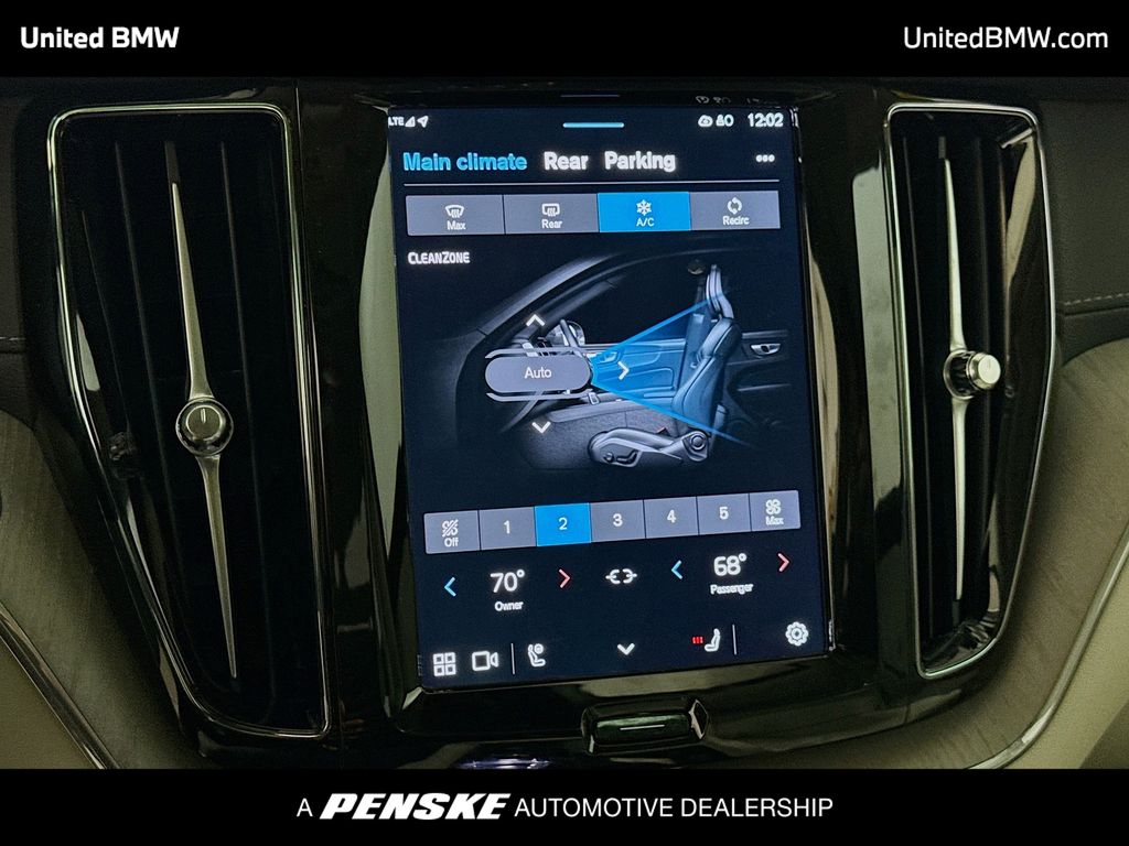 Thumbnail: 2025 Volvo XC60 - 11