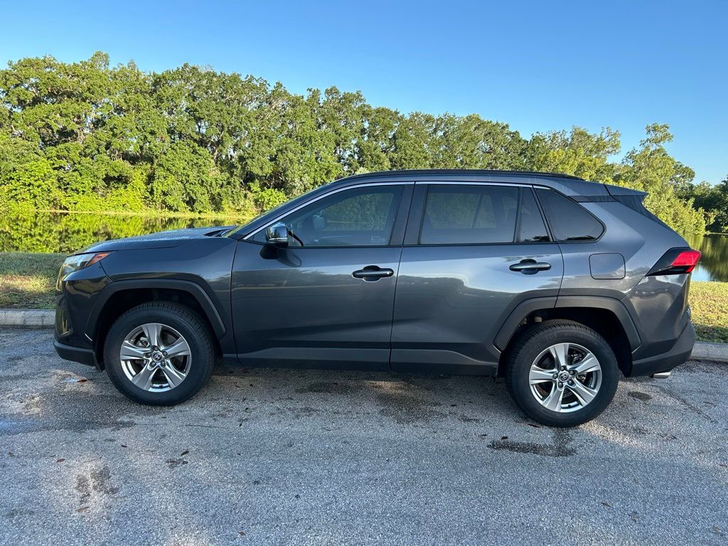2023 Toyota RAV4 XLE 2