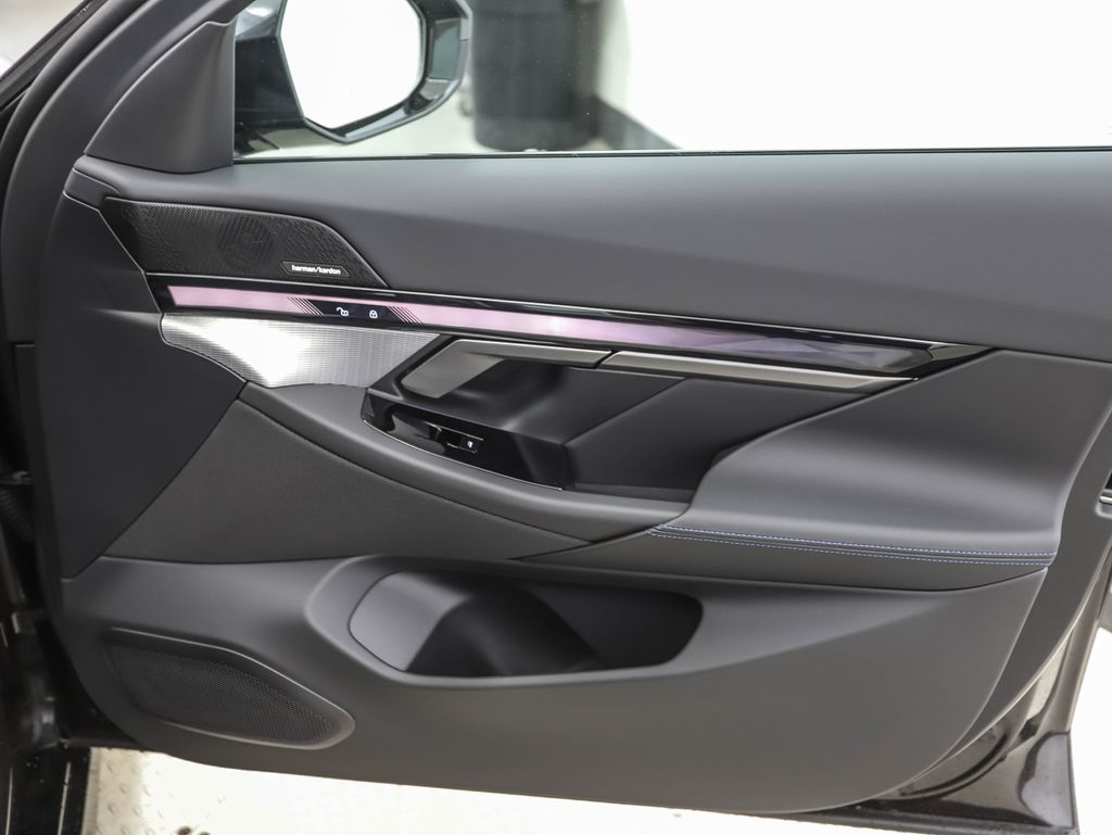 Thumbnail: 2026 BMW i5 - 30