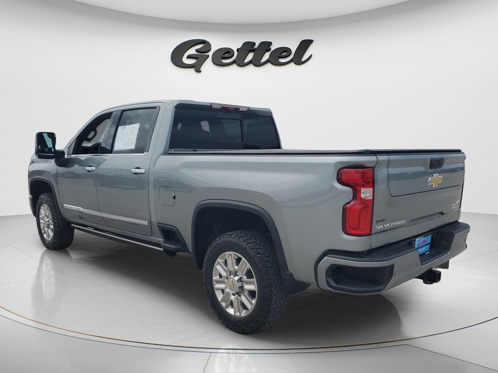 Used 2024 Gray Chevrolet High Country image 7