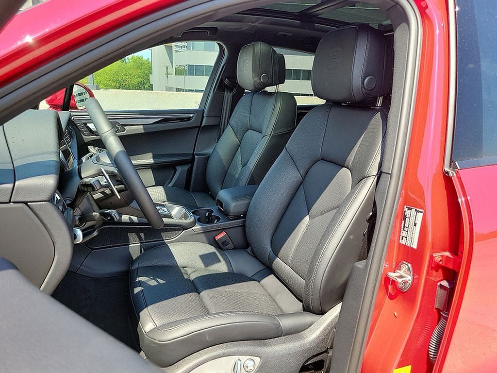2025 Porsche Macan  13