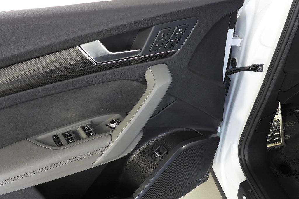 Thumbnail: 2022 Audi SQ5 - 12