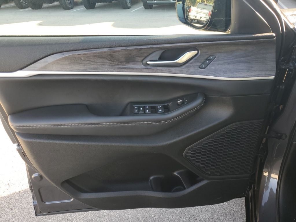 Used Car 2023 Jeep Grand Cherokee L  Limited For Sale Under $30,000 In Austin, Texas