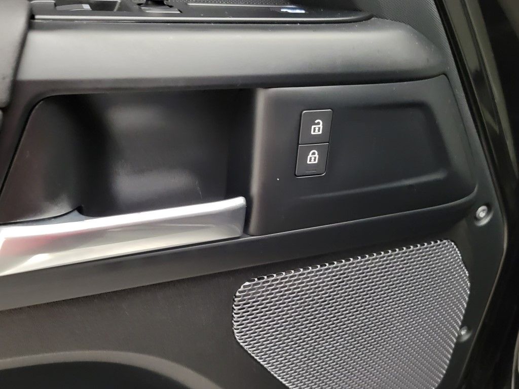 Thumbnail: 2021 Land Rover Defender - 32