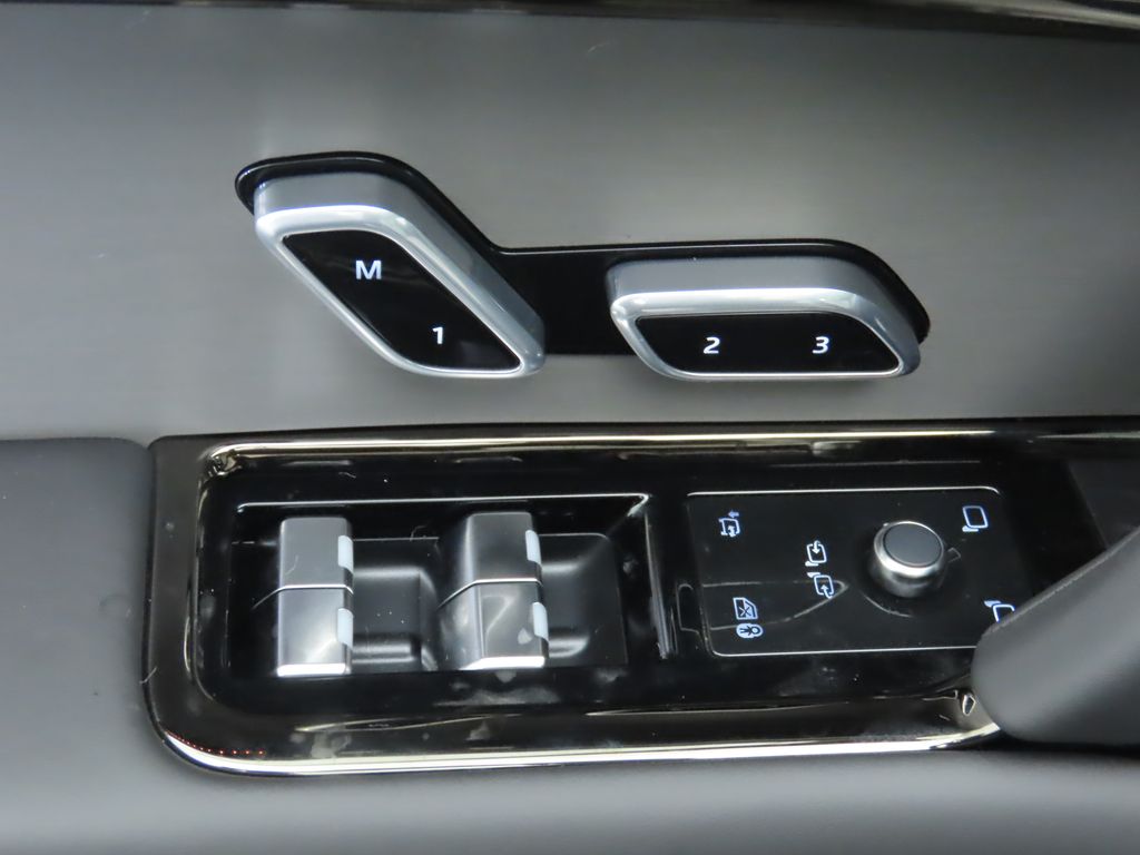 Thumbnail: 2025 Land Rover Range Rover Sport - 25