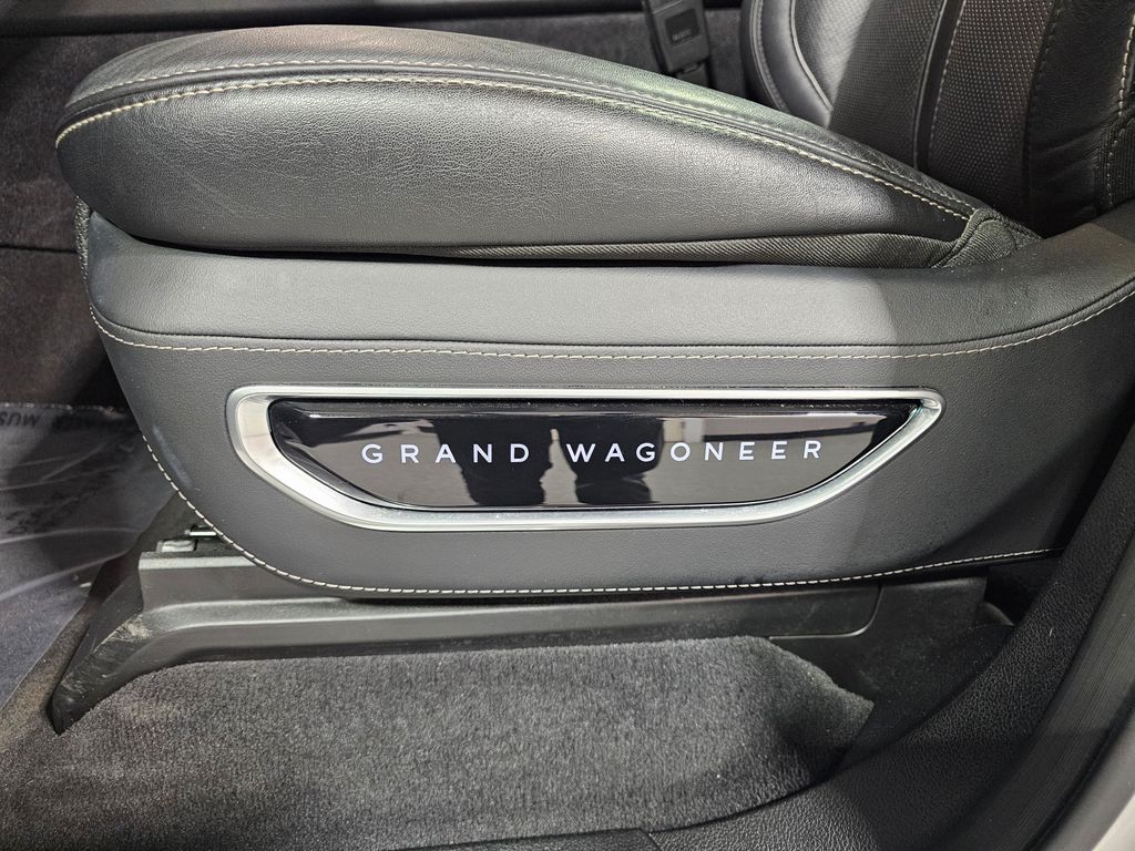 Used 2023 White Jeep Base image 22