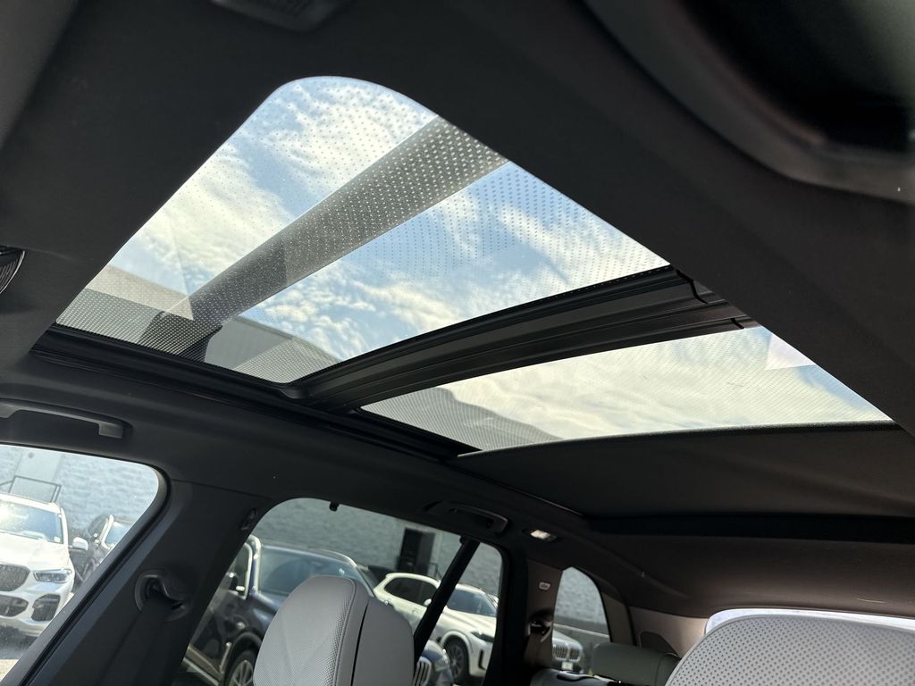 Thumbnail: 2026 BMW X5 - 22