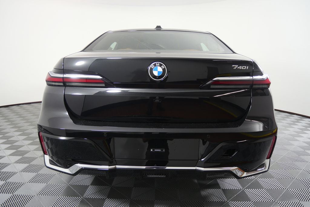 Thumbnail: 2025 BMW 7 Series - 4