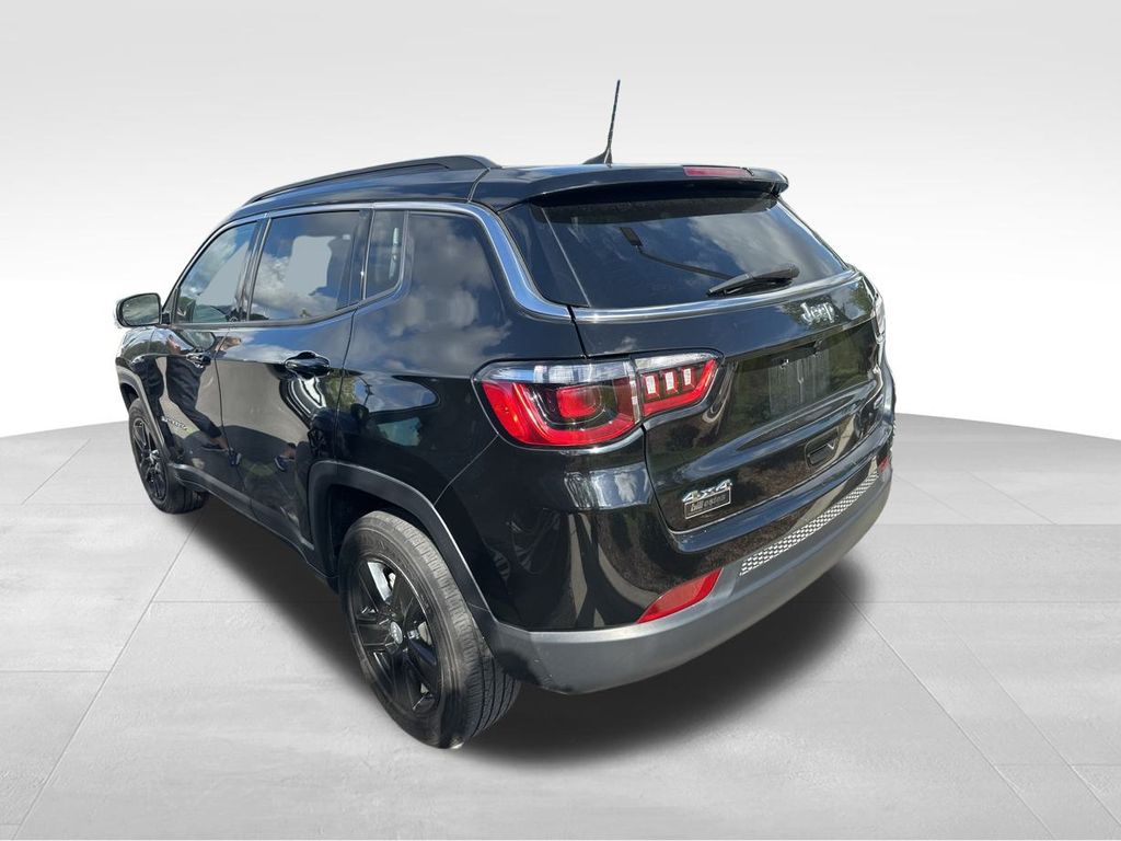 2022 Diamond Black Crystal Pearlcoat Jeep Compass Latitude 4X4 SUV
