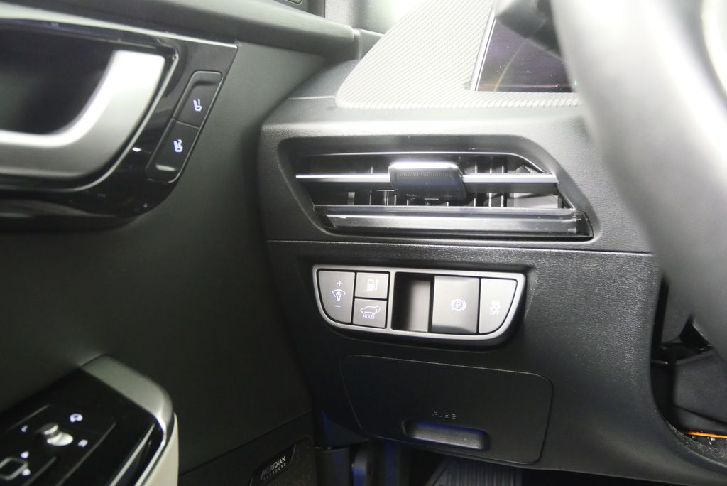 Thumbnail: 2022 Kia EV6 - 20