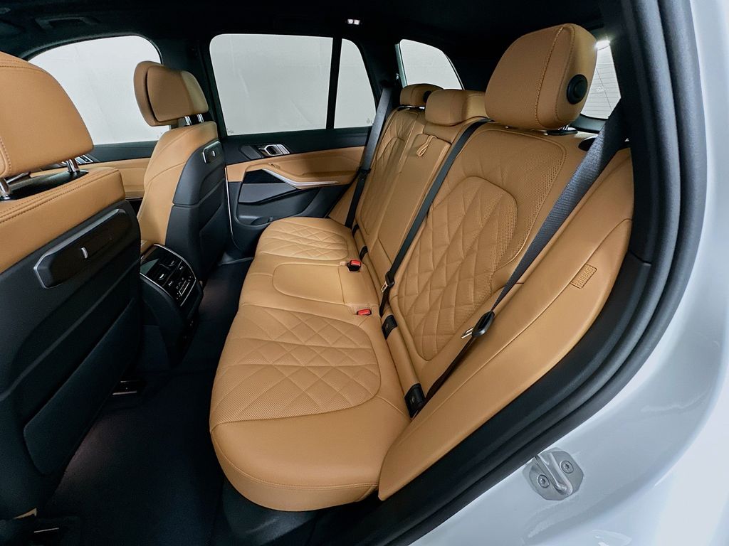 Thumbnail: 2026 BMW X5 - 17