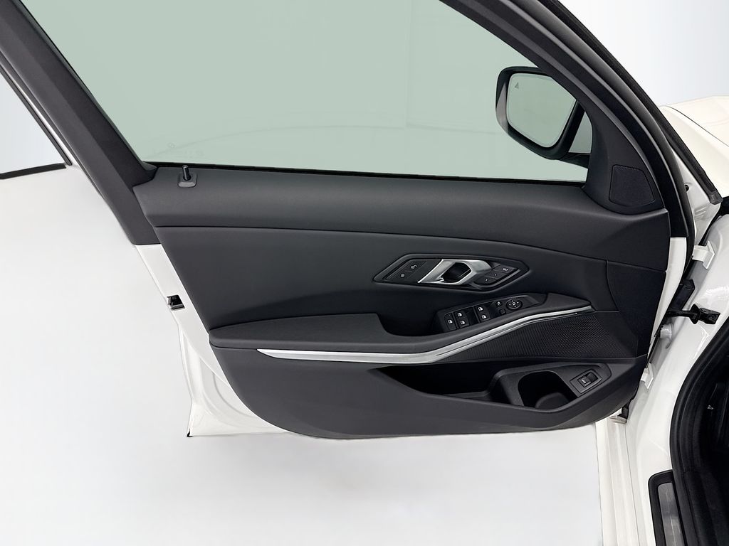 Thumbnail: 2025 BMW 3 Series - 23