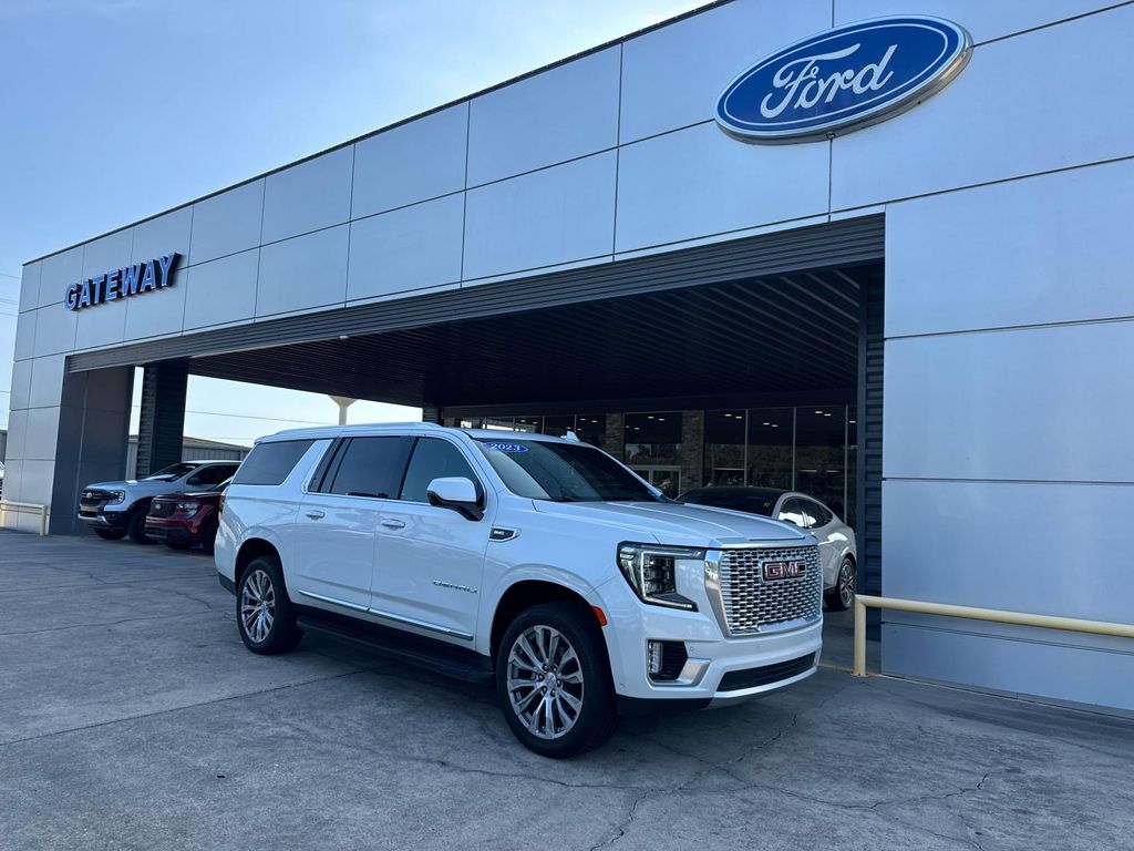 White Frost Tricoat 2023 GMC Yukon XL Denali RWD SUV / Crossover 4X2