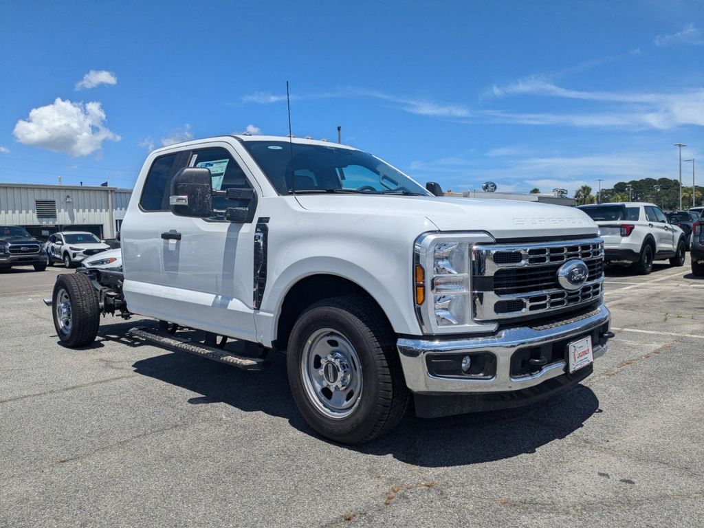 2025 Ford F-350 Super Duty XL