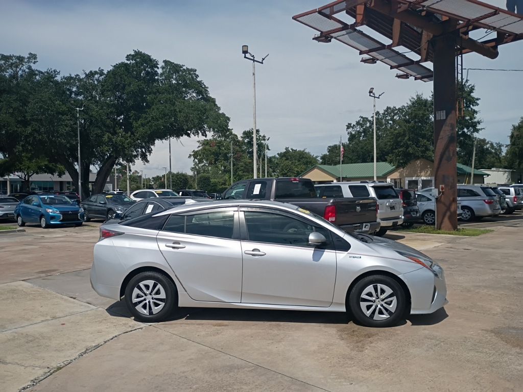 Classic Silver Metallic 2017 Toyota Prius Hatchback Front-Wheel Drive Continuously Variable Transmission