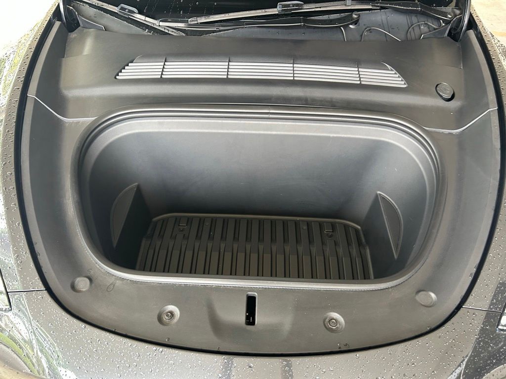 Used 2024  Tesla  image 11