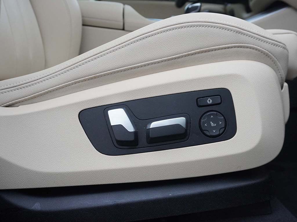 Used 2022 Gray BMW xDrive40i image 41