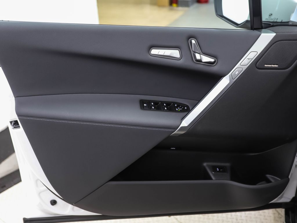 Thumbnail: 2026 BMW iX - 9